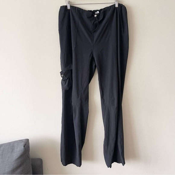 Alo Yoga Megastar Cargo Pants Women’s size L Black - Picture 2 of 10